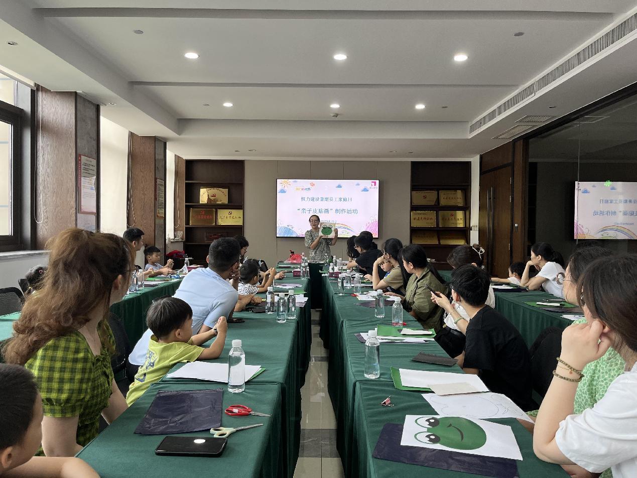 学习皮贴艺术    传承非遗文化 —2026世界杯开展暑期员工家庭日活动