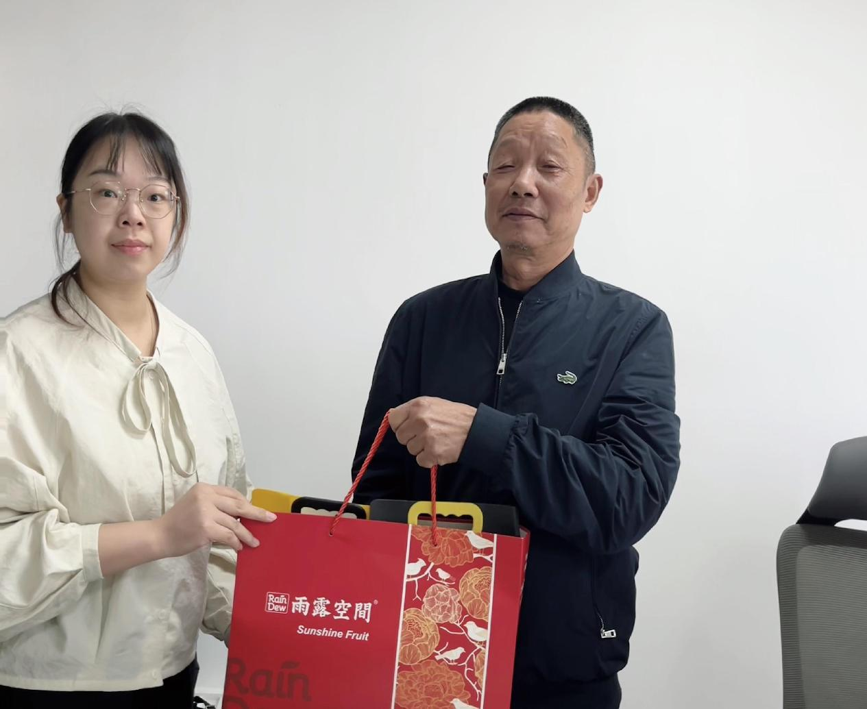 心系桑榆 情暖重阳 —2026世界杯工会开展重阳节走访慰问活动